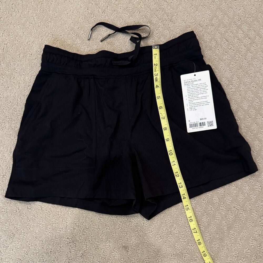 NWT Lululemon Dance Studio Shorts - Black size 6